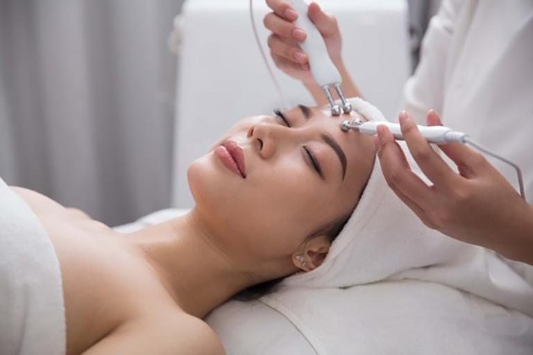 Chứng chỉ Ứng dụng máy công nghệ cao trong chăm sóc sắc tố nám
